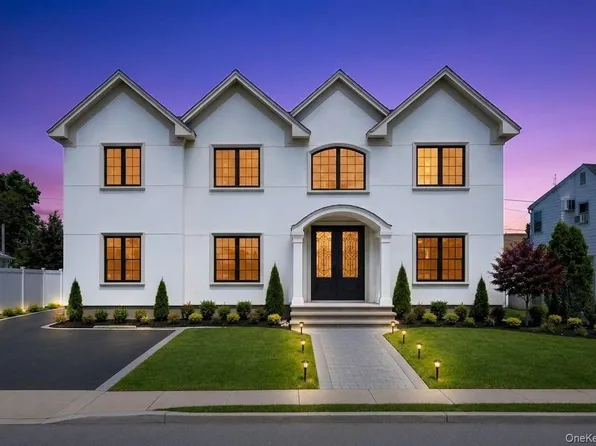 35 Hewitt Street, Hicksville, NY 11801