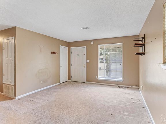 4th image of 7165 Windsor Oak Dr