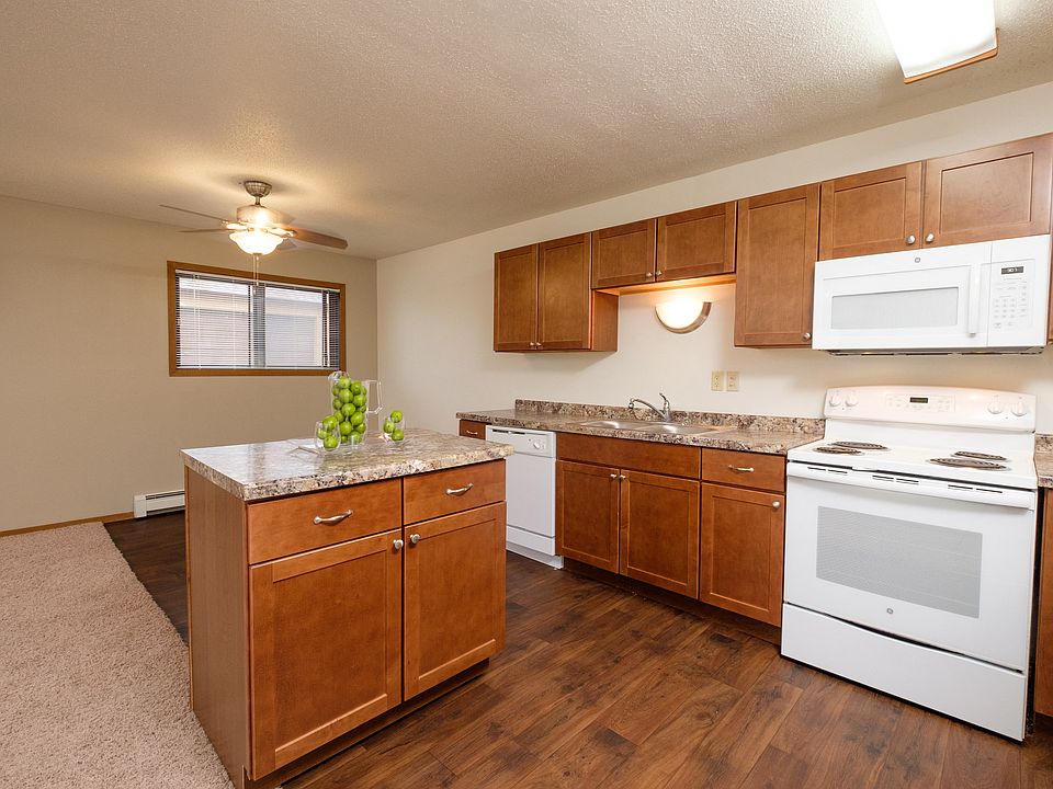 Fargo, ND Cedars 2 Apartments | Kitchen