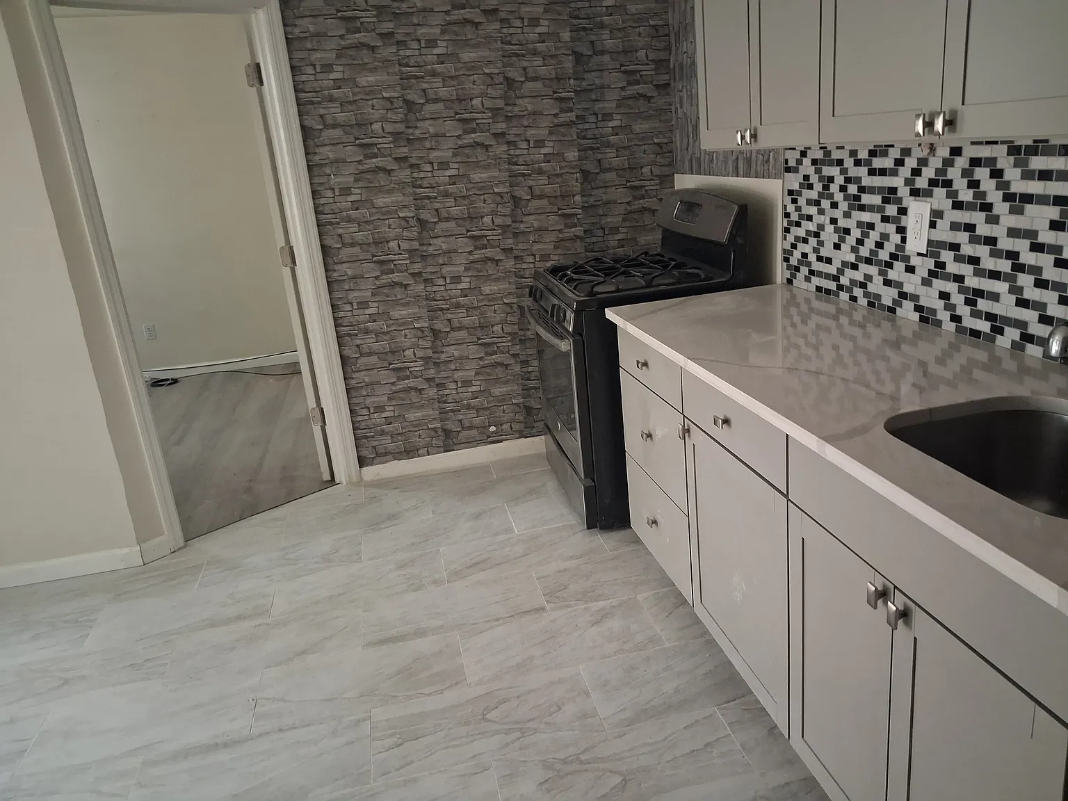 650 Kennedy Blvd — Photo 4
