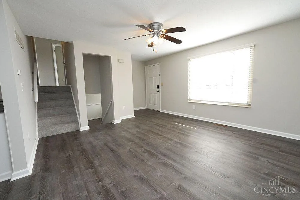 1382 Firethorne Dr — Photo 2