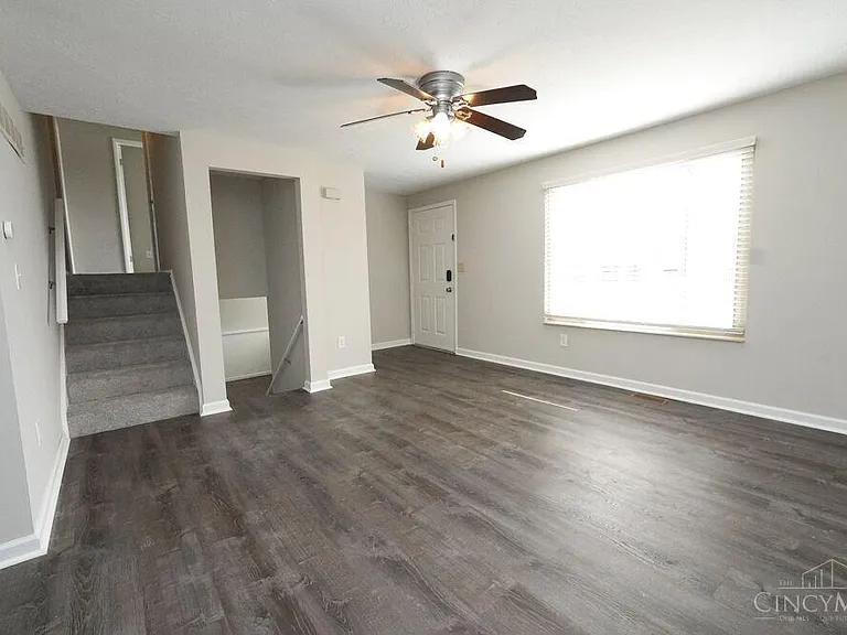 1382 Firethorne Dr — Photo 2
