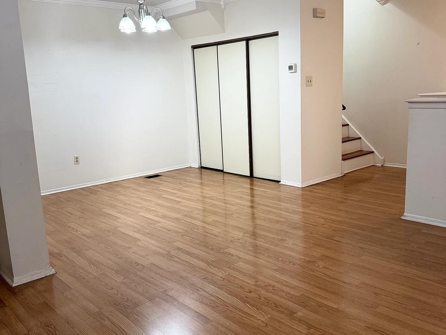 3 bed, 2.5 bath, 1664 sqft, $2,100 — Photo 4