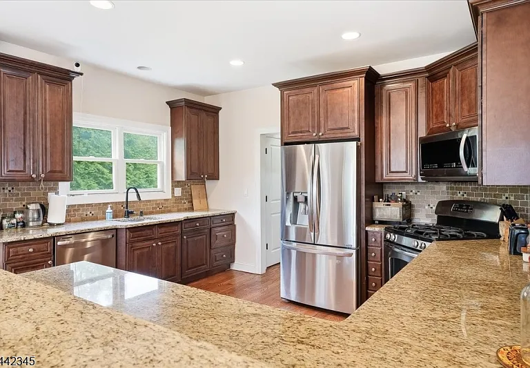 6 Poplar Pl — Photo 3