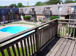 Orleans Square, Omaha, NE 68127
