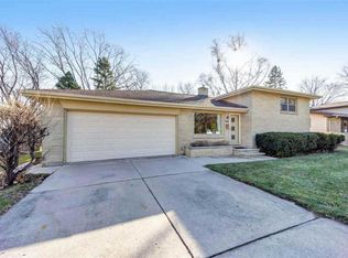 2349 Meadow Ln, Green Bay, WI 54301