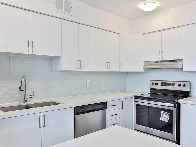 5348 Lakeshore Rd E — Photo 6