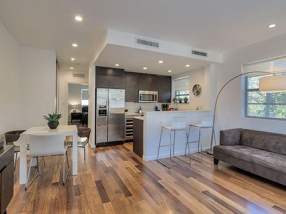 4th image of 200 Collins Ave APT 2