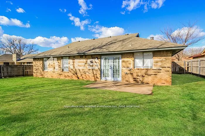 1906 Oakmeadows Dr — Photo 12