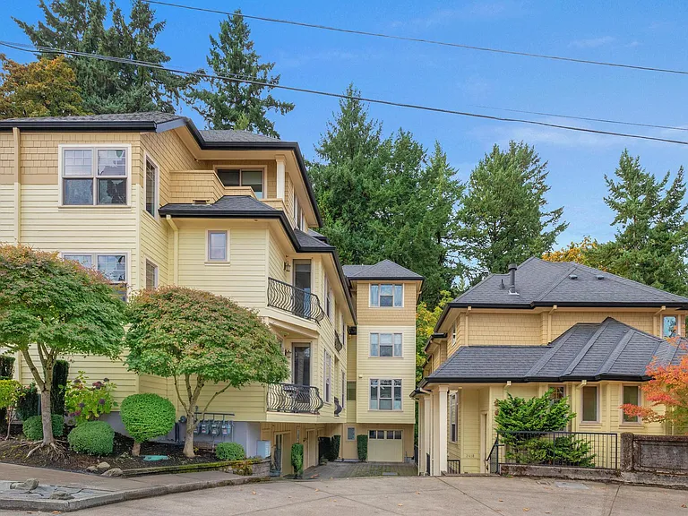 2414 SW Cedar St — Photo 2
