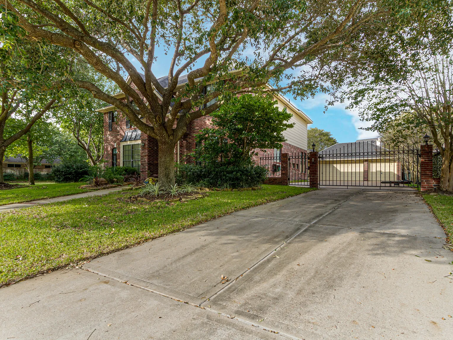4 bed, 3.5 bath, 2811 sqft, $3,500 — Photo 3