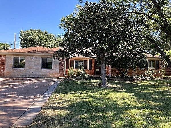 1st image of 2201 Crescent Dr #1