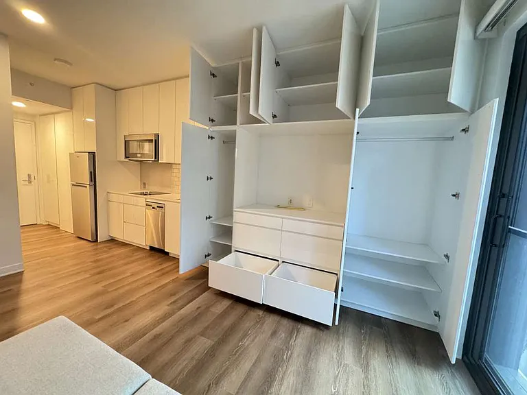 987 Queen St #215 — Photo 6