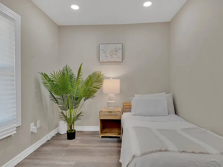 18 Montrose Dr — Photo 21