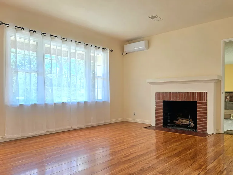 10147 La Rosa Dr — Photo 3