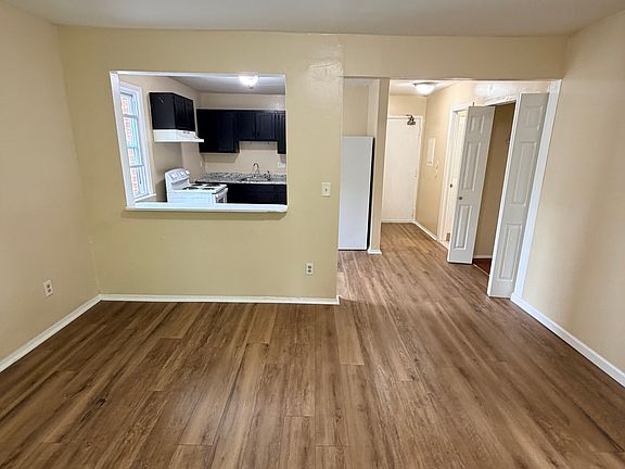 5th image of 240 Sheffield Ave APT B5