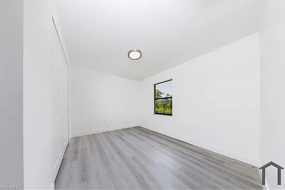1137 Damen St E — Photo 19