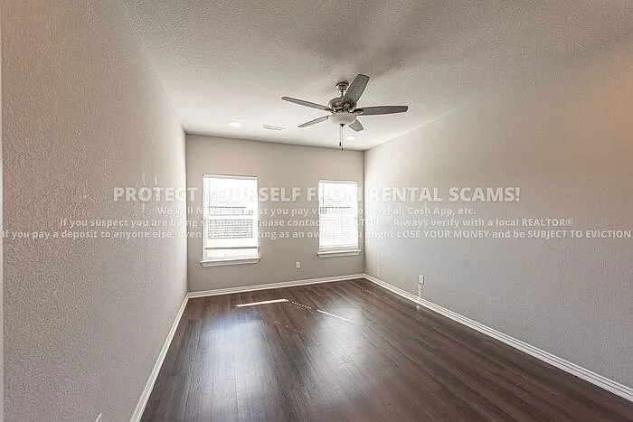 211 Grove Ln — Photo 7