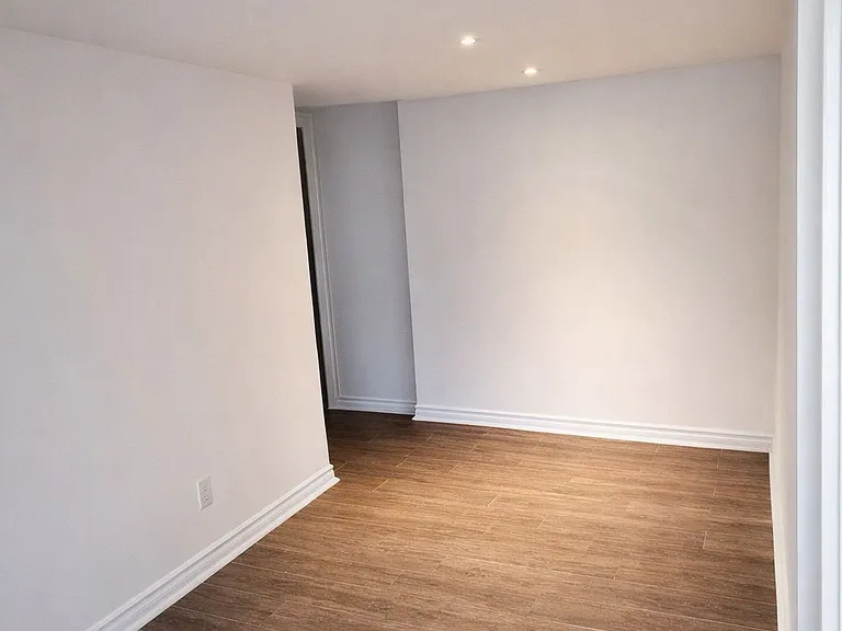 109 Romance Dr #BASEMENT — Photo 3