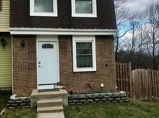 8242 Crestmont Cir, Springfield, VA 22153