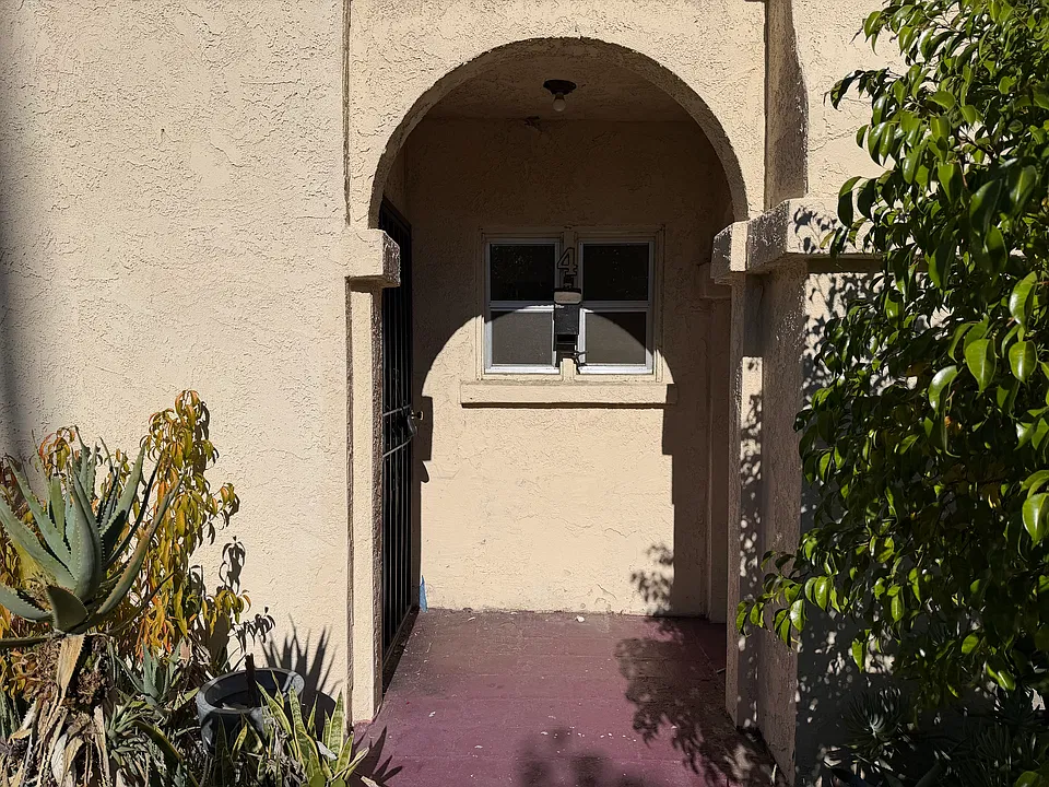 567 N Oakland Ave #4