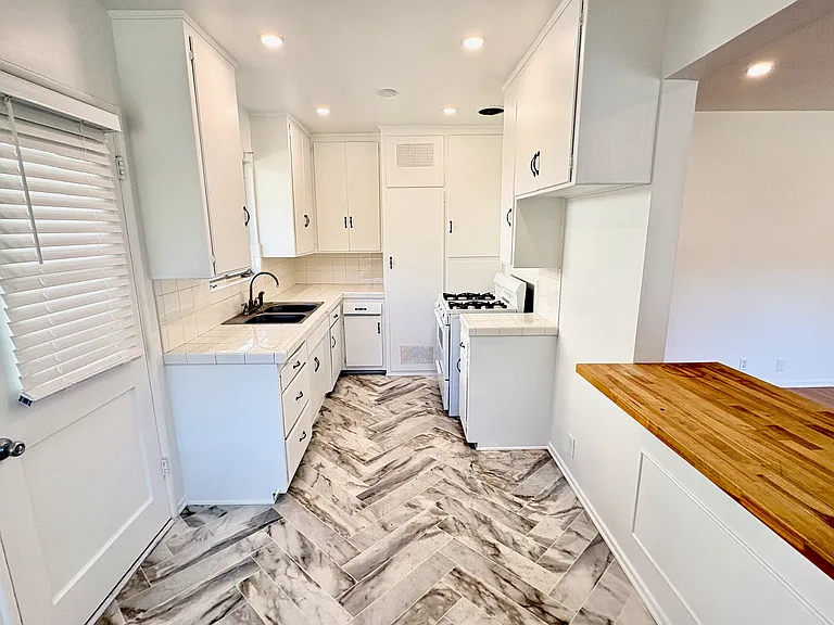 1800 Calafia St #B — Photo 8