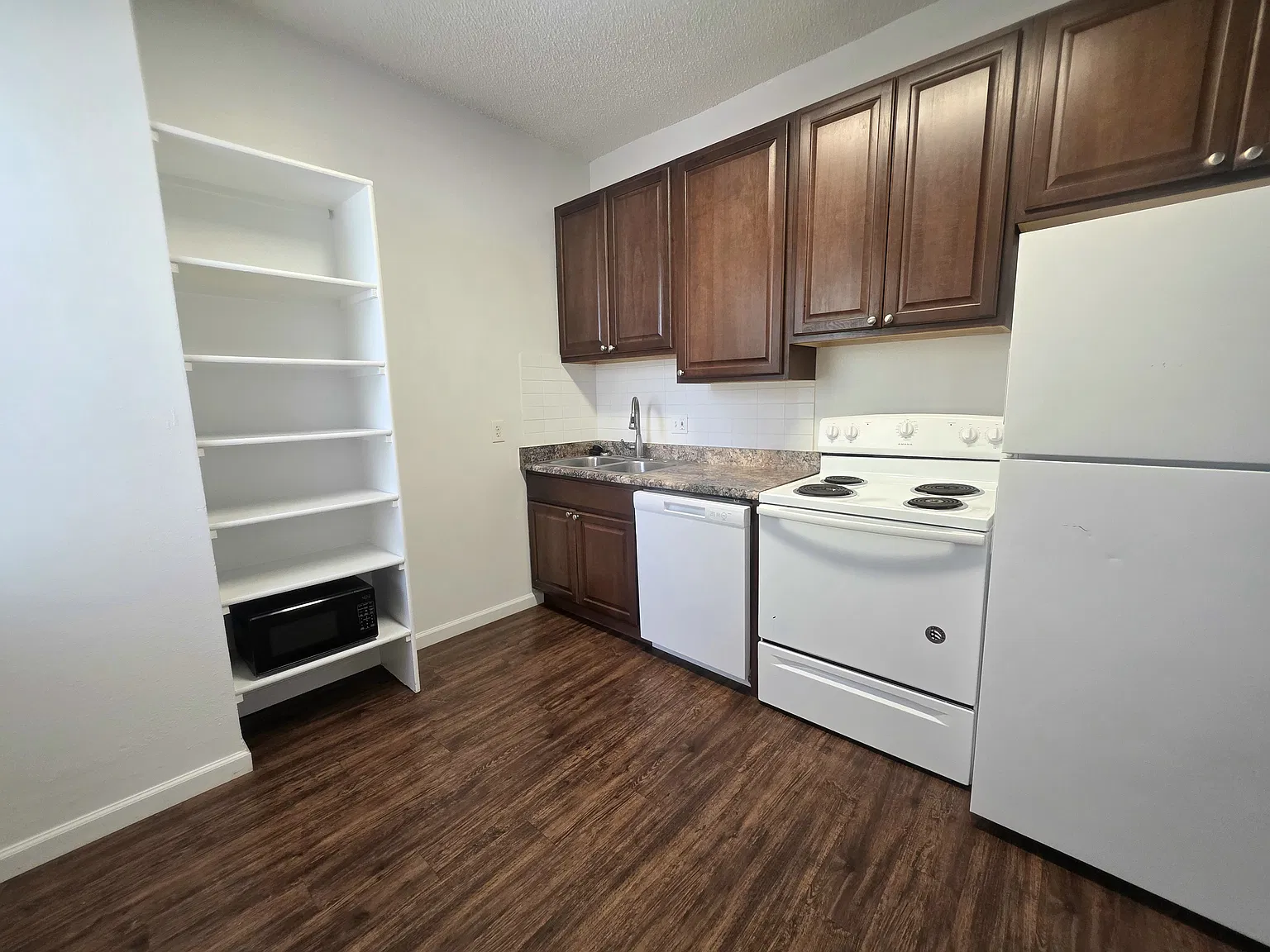 2 bed, 600 sqft, $1,000 — Photo 1