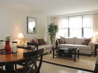 28 Apollo Rd APT 3H, East Providence, RI 02914