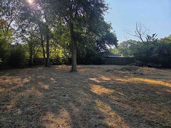 3rd image of 405 Willingham Rd