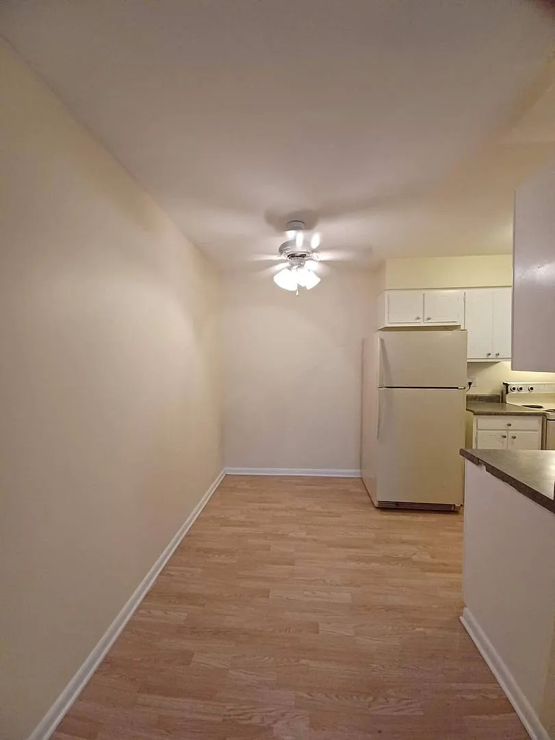 1116 Irving Ave — Photo 3