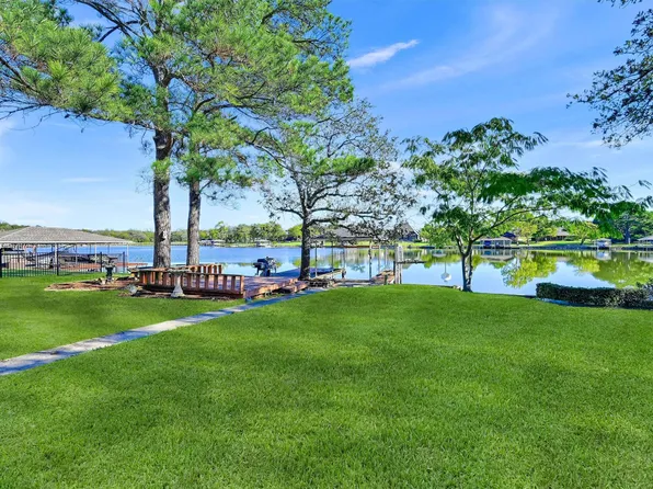 134 Blackfoot Trl, Lake Kiowa, TX 76240