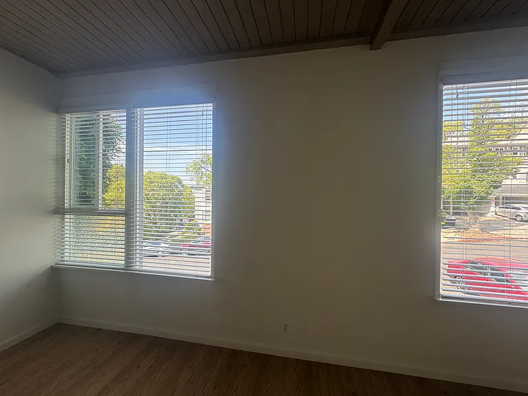 450 Midvale Ave — Photo 5