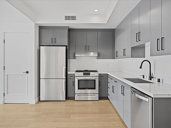2nd image of 3400 W Sunset Blvd #202