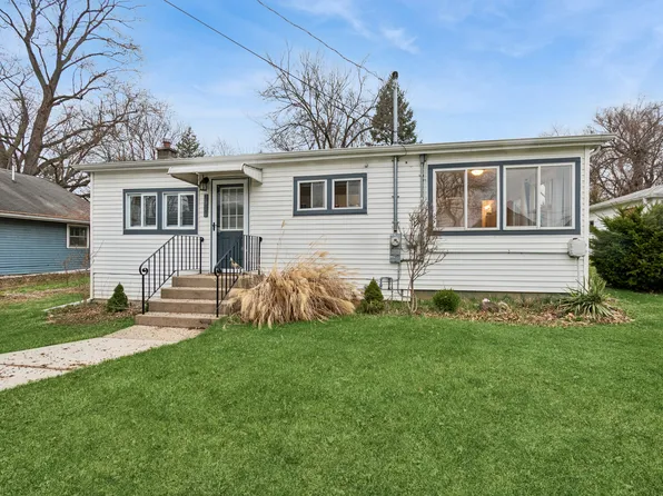 2016 Sunnyside Beach Dr, Johnsburg, IL 60051