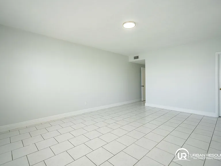 1940 Bay Dr #11 — Photo 22