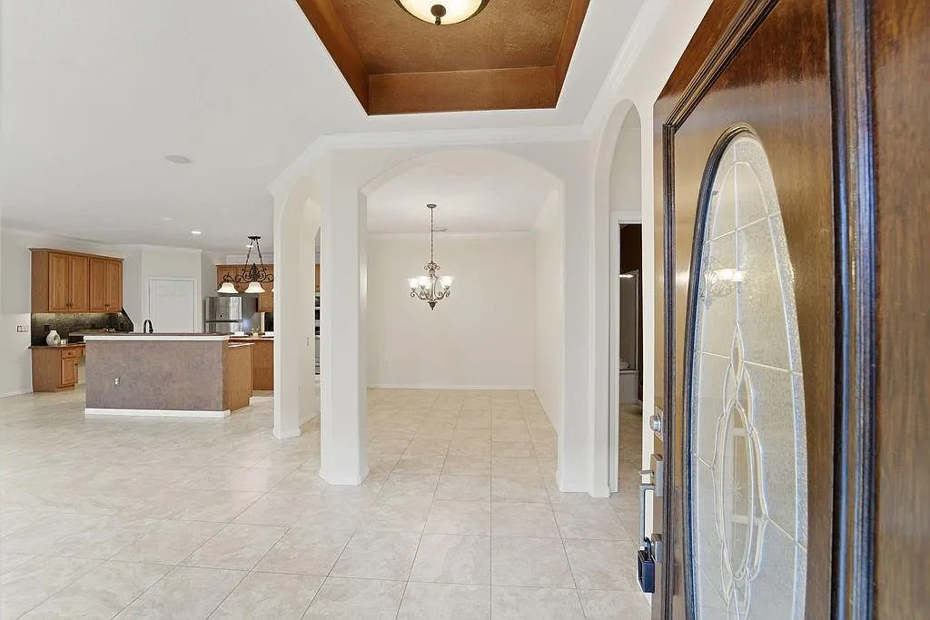 3 bed, 2.0 bath, 2115 sqft, $3,000 — Photo 4
