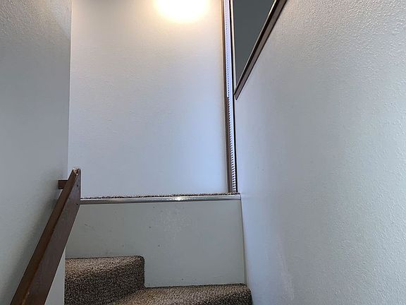 4th image of 919 S Garden Dr