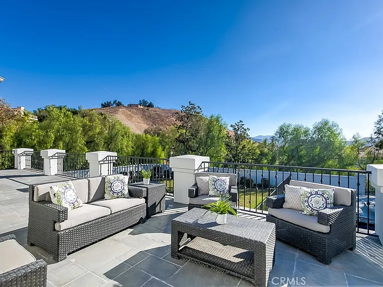 25504 Colette Way — Photo 46