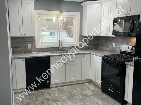 29781 Rosemont St, Roseville, MI 48066
