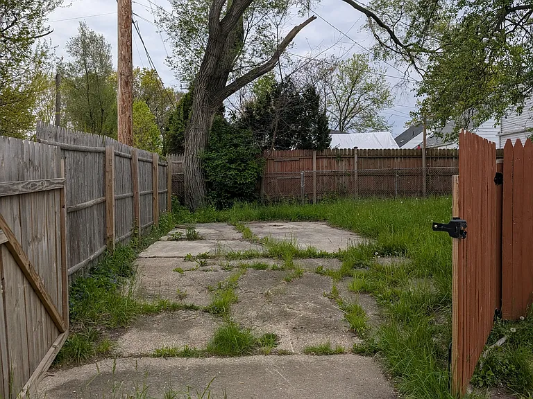 18116 Bloom St — Photo 28