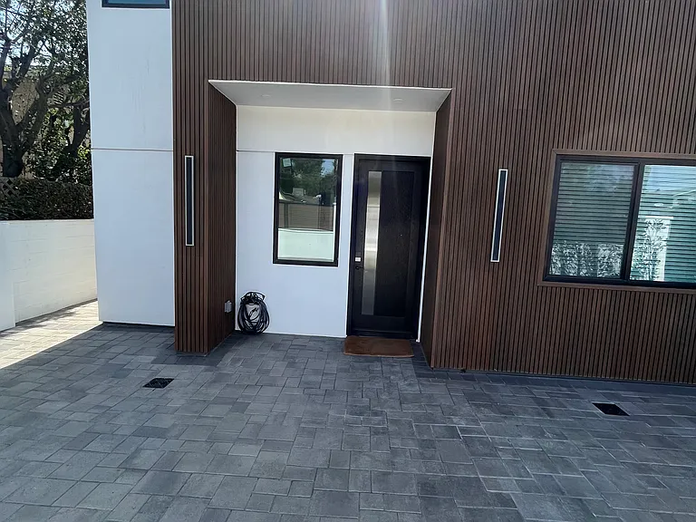 16508 San Fernando Mission Blvd — Photo 2