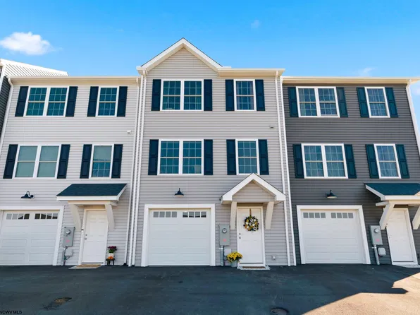 4 Swallowtail St, Fairmont, WV 26554