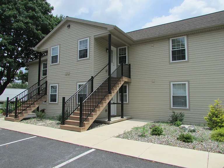 2836 Lincoln Hwy E — Photo 1