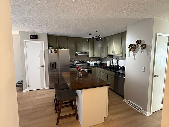 5th image of 6414 Birchview Dr N #6414