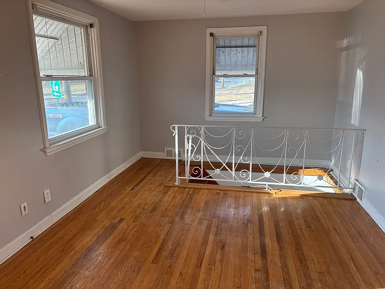 309 S Oak Ave — Photo 9