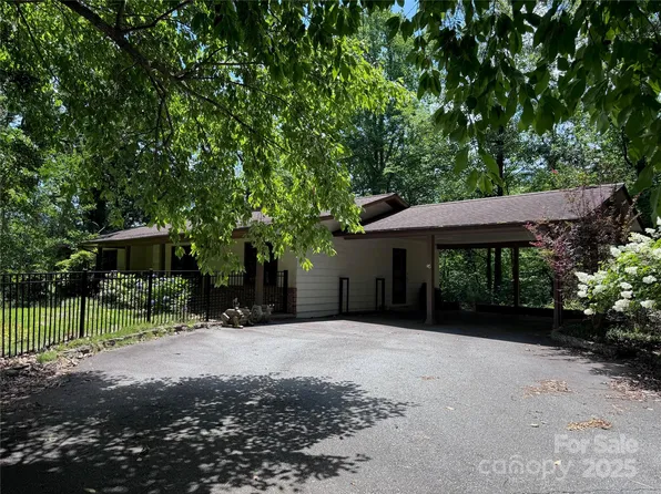45 Dogwood Dr, Tryon, NC 28782