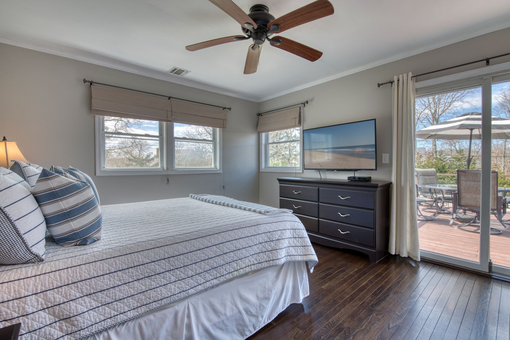  First Floor Bedroom has a Queen bed