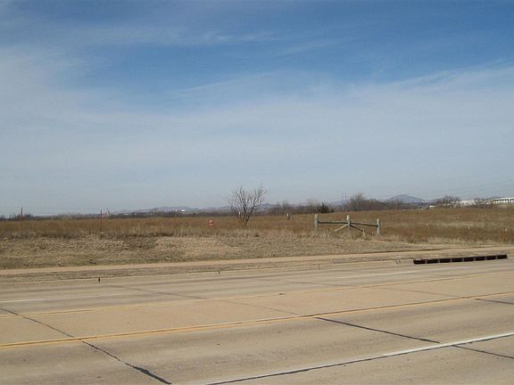 4th image of 900 SE Flower Mound Rd