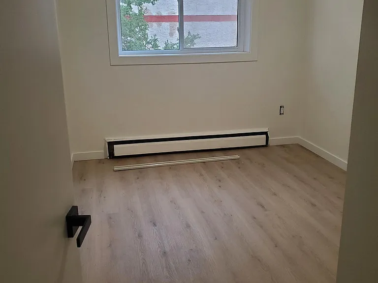 387 Edison Ave — Photo 12