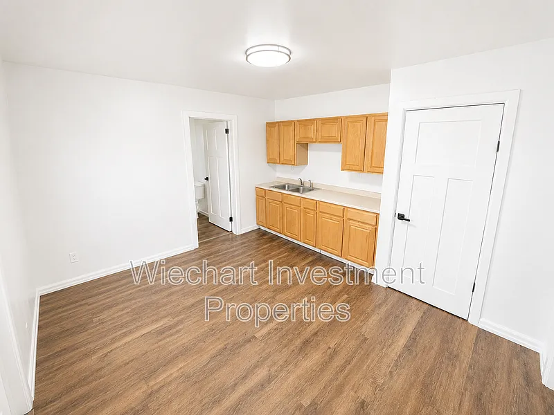 3 bed, 1.0 bath, 1444 sqft, $1,100 — Photo 4